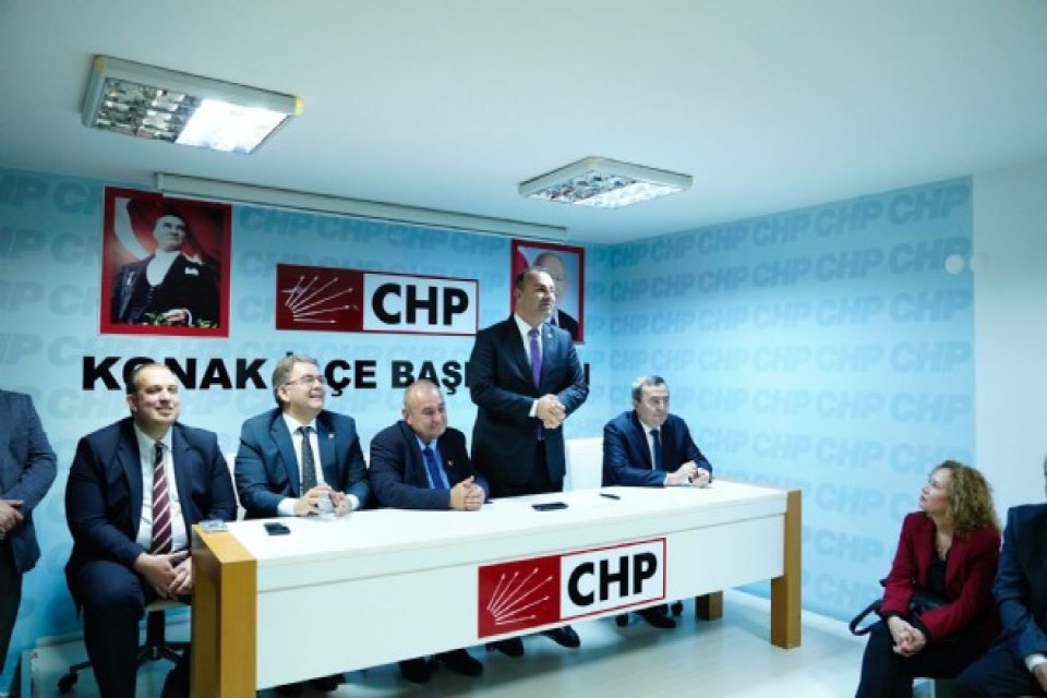 CHP PM &Uuml;yesi ve İzmir Milletvekili Ednan Arslan İzmirli hemşehrilerinin