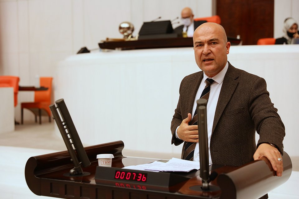 CHP İzmir Milletvekili Murat Bakan, T&uuml;rkiye&rsquo;ye ithal edilen Alman &ccedil;&ouml;p&uuml;n&uuml;n