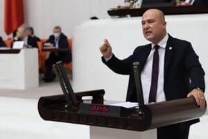 TBMM &Ccedil;evre Komisyonu CHP S&ouml;zc&uuml;s&uuml; İzmir Milletvekili Murat Bakan, geri