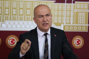 CHP İzmir Milletvekili Murat Bakan, Koronavir&uuml;s salgını kapsamında alınan maske