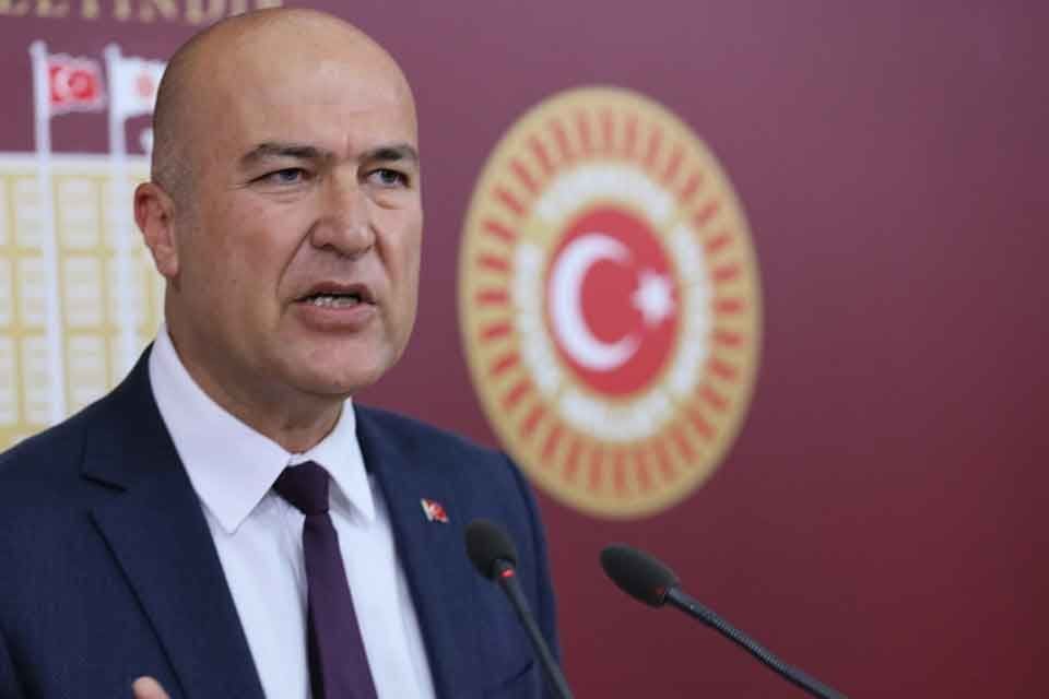 CHP İzmir Milletvekili Murat Bakan, yeniden yargılama gerek&ccedil;esiyle tahliye edilen