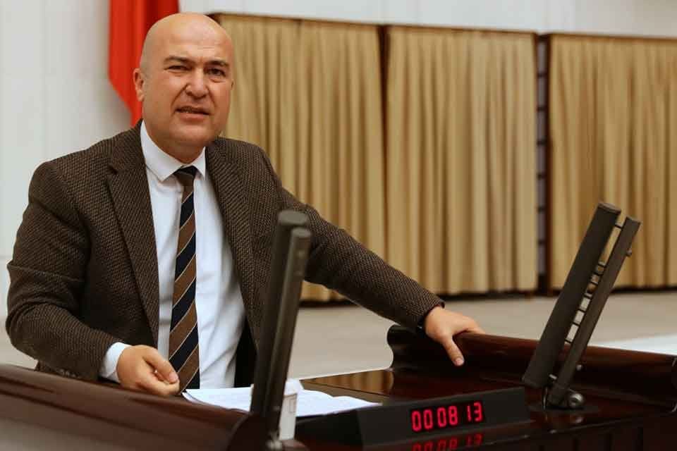 CHP İzmir Milletvekili Murat Bakan,&nbsp; AK Partili mevkidaşı Milletvekili Mahmut