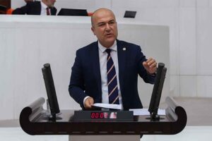 CHP İzmir Milletvekili Murat Bakan, bugün İzmir'in Torbalı İlçesi'nde kavga