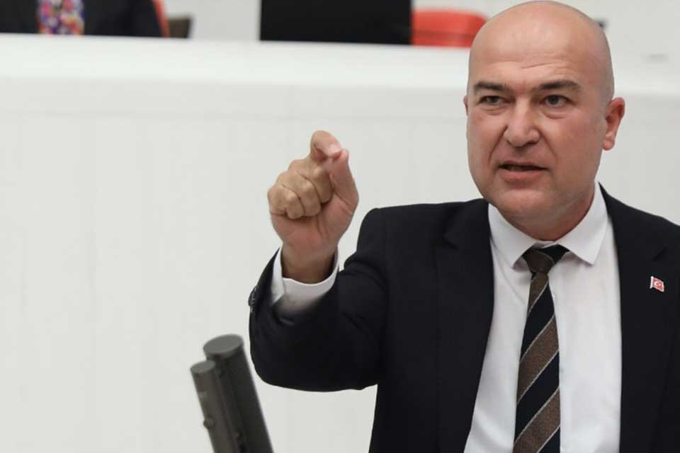 CHP İzmir Milletvekili Murat Bakan, Aliağa&rsquo;da bir gemi s&ouml;k&uuml;m şirketinin