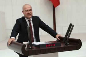 CHP İzmir Milletvekili Murat Bakan’ın kesilen palmiye ağaçları önergesine, Tarım