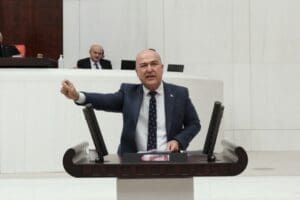CHP İzmir Milletvekili Murat Bakan, &ldquo;Sınavdaki soruların bazıları, &lsquo;Kariyer Hocam&rsquo;