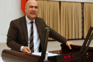 CHP İzmir Milletvekili Murat Bakan, Narlıdere Huzurevi sakinlerinin, merkezde Koronavir&uuml;s&rsquo;e