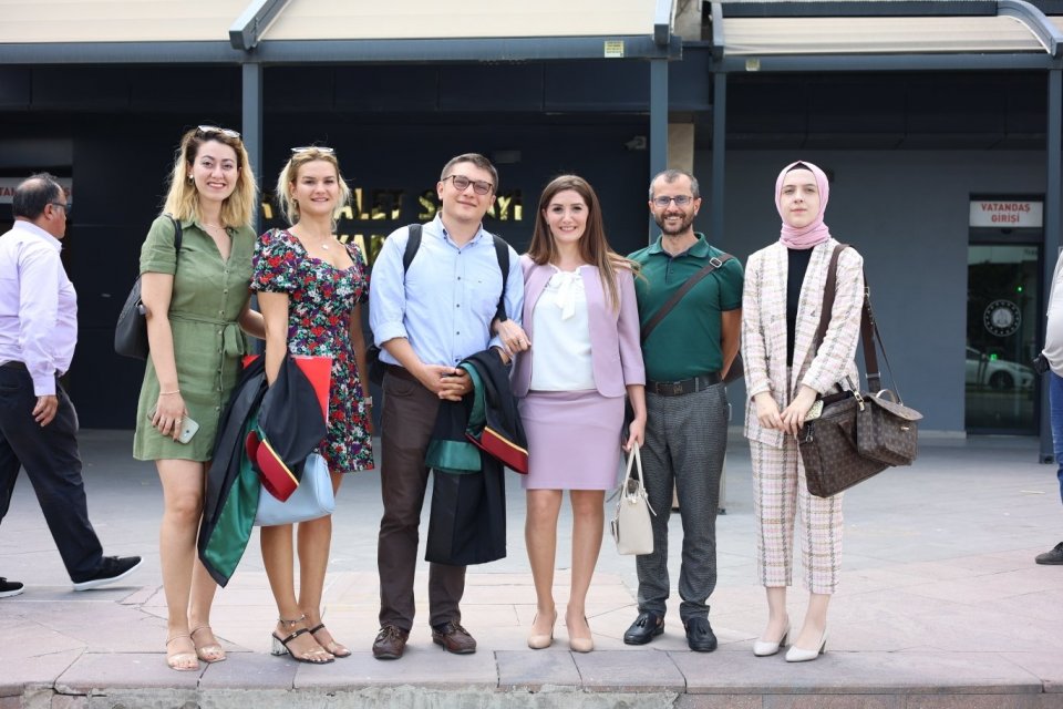 CHP İzmir İl eski Başkan Yardımcısı Banu Özdemir, İzmir'de, cami hoparlörlerinden