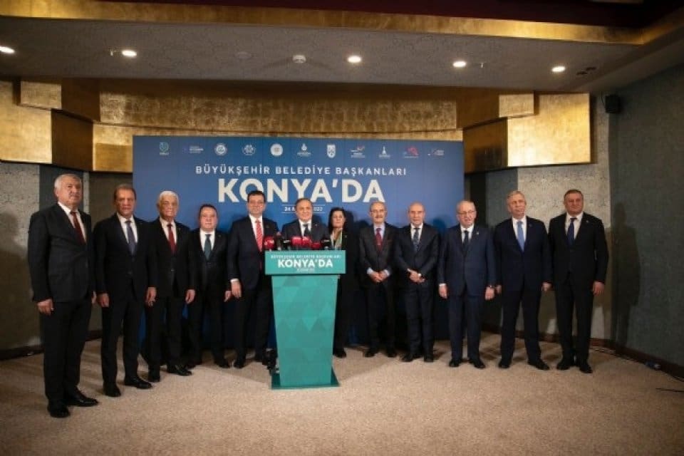 CHP'nin 11 b&uuml;y&uuml;kşehir belediye başkanı Konya'da bir araya geldi. Başkanların