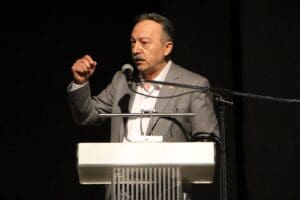 CHP İzmir Milletvekili Tacettin Bayır, "Tavuğu bile k&uuml;mese kapatırken; yemini,