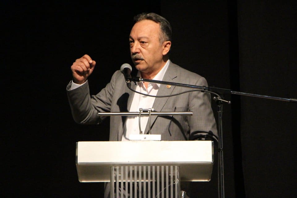 CHP İzmir Milletvekili Tacettin Bayır, "Tavuğu bile k&uuml;mese kapatırken; yemini,