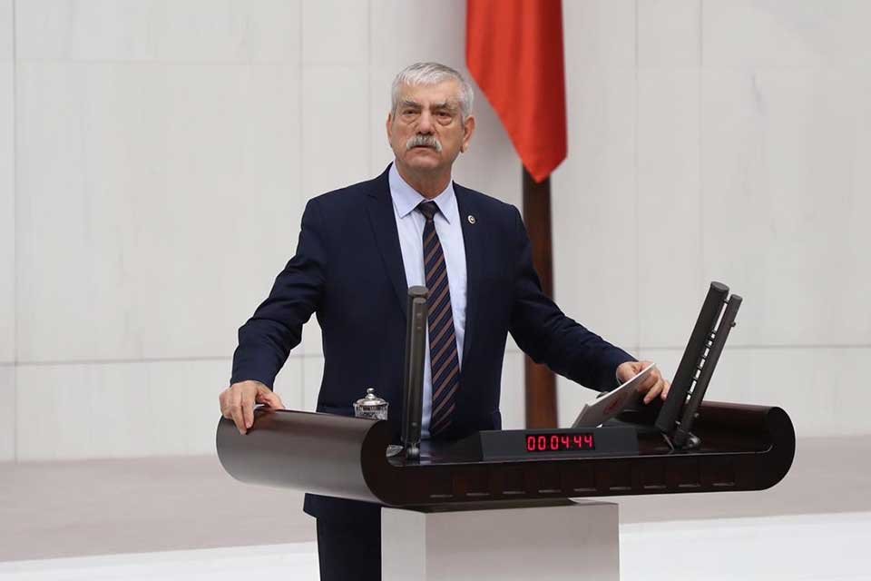 Cumhuriyet Halk Partisi (CHP) İzmir Milletvekili Kani Beko, h&uuml;k&uuml;metin memur