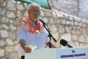 Güzelbahçe Payamlı’da düzenlenen Bardacık Festivalinde üretici ve köylülerle bir araya