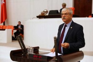 CHP İzmir Milletvekili Kani Beko, G&uuml;rsel Aksel Stadı'nın mağaza ve