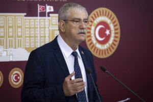 Salgında sağlık emekçilerinden sonra işçilerin en riskli kesim olduğunu ve