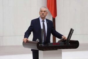CHP İzmir Milletvekili Kani Beko, Meclis şube kütüphanesinin Kur'an okuma