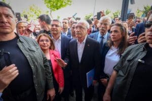Saray y&ouml;netiminin yalan, yolsuzluk ve rant iktidarı bırakmamak i&ccedil;in SADAT