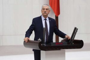 CHP İzmir Milletvekili Kani Beko, İzmir&rsquo;in Urla il&ccedil;esi Zeytinler Mahallesinde