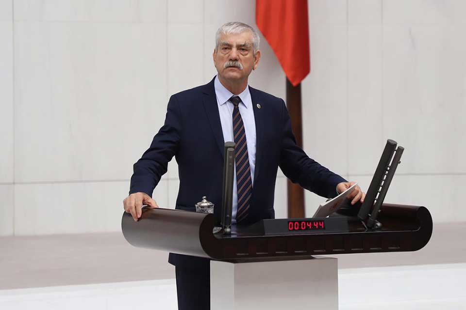 CHP İzmir Milletvekili Kani Beko, İzmir&rsquo;in Urla il&ccedil;esi Zeytinler Mahallesinde