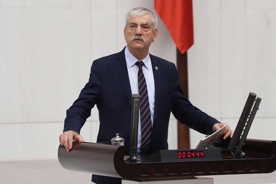 &Ccedil;evre m&uuml;hendislerinin atama sorununu Meclis g&uuml;ndemine taşıyan CHP İzmir Milletvekili