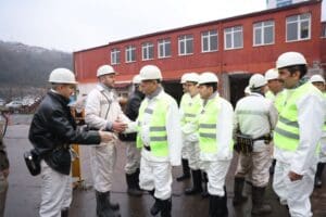 CHP İzmir Milletvekili Kani Beko, Amasra maden ocağı ziyaretinde ailelerin
