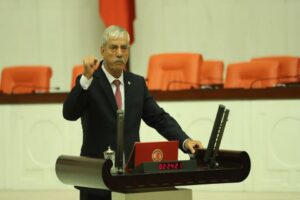 Brezilya donanmasına ait içinde 600 ton asbest barındırdığı iddia edilen