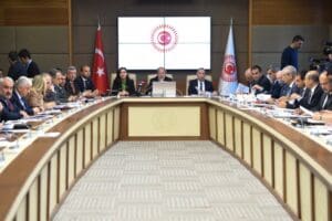 TBMM Sağlık Komisyonunda konuşan CHP İzmir Milletvekili Kani Beko, &uuml;lkenin
