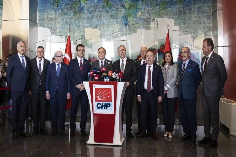 İYİ Parti'nin 6'lı masadan kalkmasının ardından&nbsp;Ankara'da kritik bir g&ouml;r&uuml;şme ger&ccedil;ekleşecek.