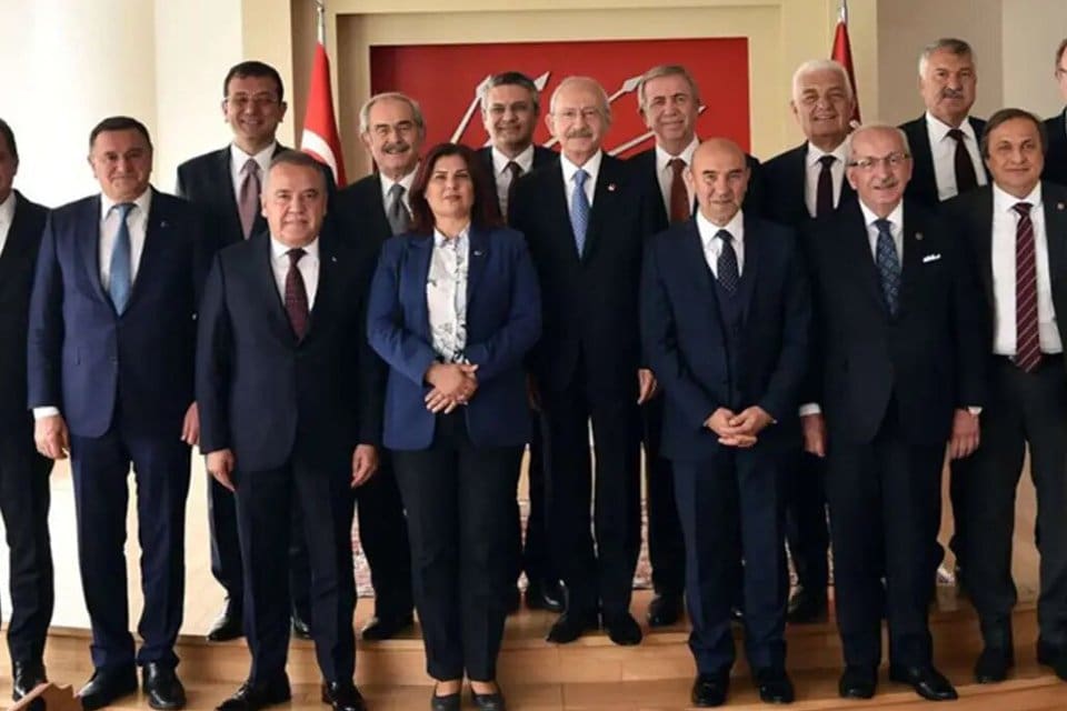 Cumhuriyet Halk Partili (CHP) 11 b&uuml;y&uuml;kşehir belediye başkanı 22 Mart'ta