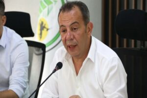 CHP'li Bolu Belediye Başkanı Tanju Özcan, belediye meclisinde bir kadın