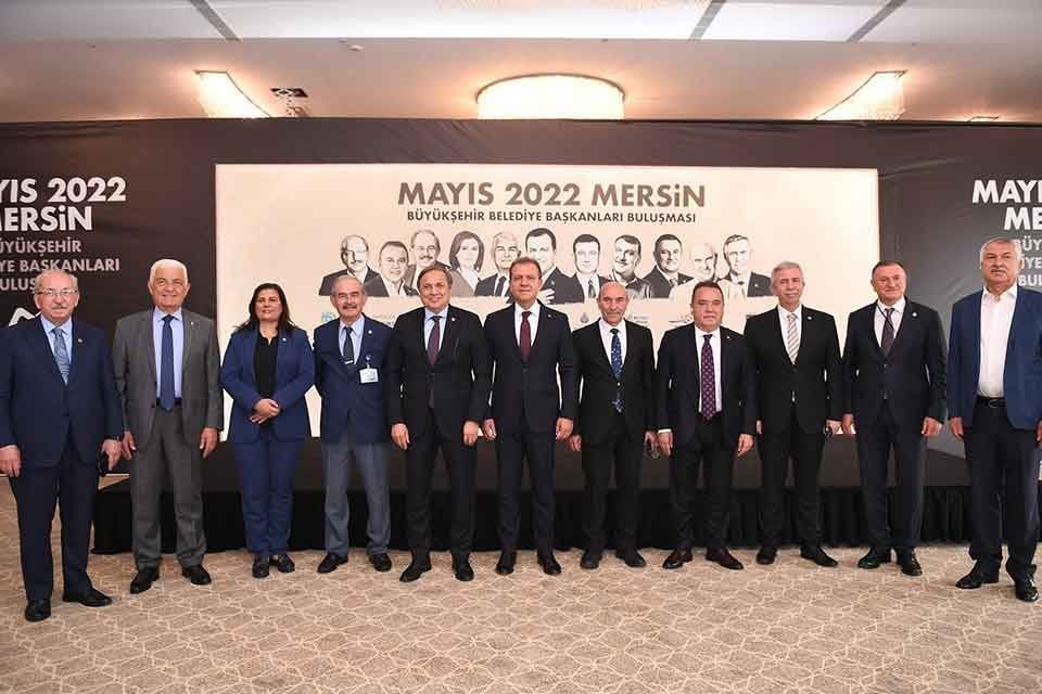 CHP b&uuml;y&uuml;kşehir belediye başkanları, Mersinde bir araya geldi. Toplantıya katılan&nbsp;