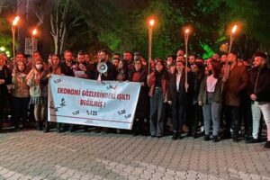 CHP İzmir İl Gen&ccedil;lik Kolları Başkanlığı y&ouml;neticileri son aylarda ger&ccedil;ekleştirilen