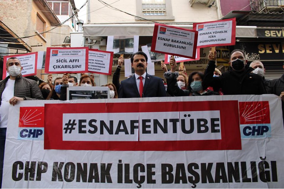 CHP Konak İlçe Başkanlığı Kemeraltı'nda alana inerek pandemi döneminde büyük