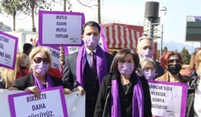 CHP'li Gruşçu: 'Kadınlarımızın haklarını korumaya ve savunmaya devam edeceğiz'