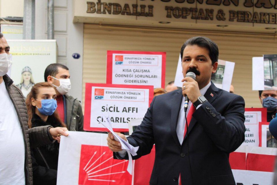 CHP Konak İlçe Başkanı Çağrı Gruşçu, ülkedeki ekonomik krizden dolayı