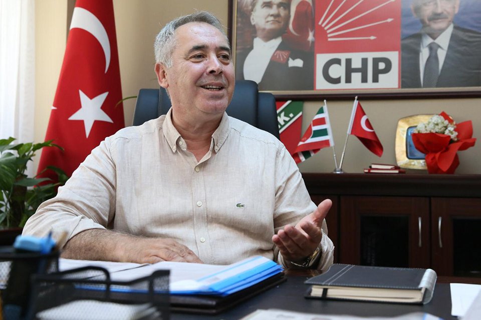 CHP Karşıyaka İlçe Başkanı Murat Serdar Koç, kendisine ve Belediye