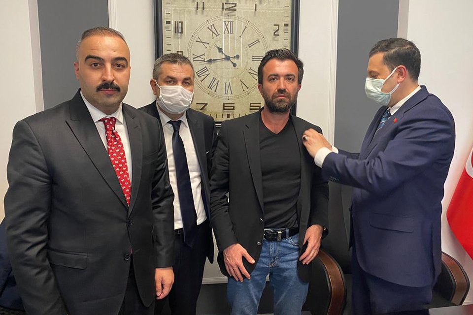 CHP Torbalı Meclis &Uuml;yesi Mustafa Akbıyık partisinden istifa ederek AK