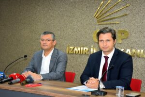 CHP Grup Başkanvekili Özgür Özel, İzmir'in Aliağa ilçesinde sökümü yapılması