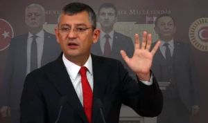 CHP Grup Başkanvekili &Ouml;zg&uuml;r &Ouml;zel, partisinden ayrılan ve AK Parti&rsquo;ye