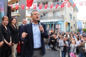 İzmir'de G&uuml;zelbah&ccedil;e Se&ccedil;im Ofisi a&ccedil;ılış t&ouml;reninde konuşan gelen Cumhuriyet Halk