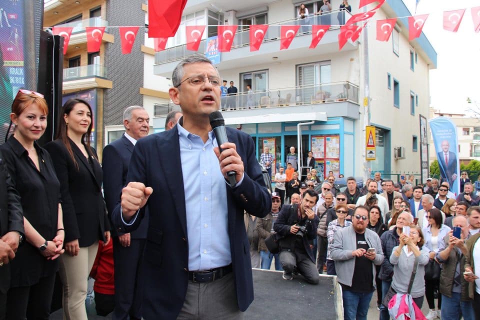 İzmir'de G&uuml;zelbah&ccedil;e Se&ccedil;im Ofisi a&ccedil;ılış t&ouml;reninde konuşan gelen Cumhuriyet Halk