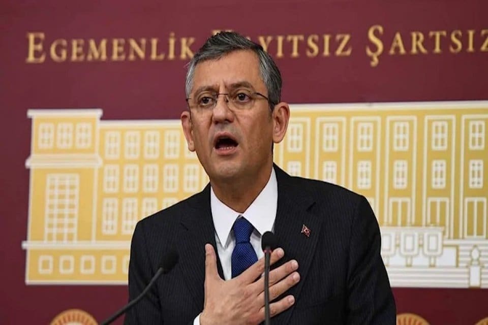 CHP Grup Başkanvekili &Ouml;zg&uuml;r &Ouml;zel, "Kararsız, acaba ilk turda filancaya