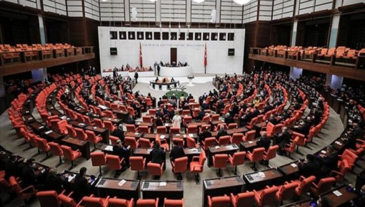 CHP'li Özkoç duyurdu: Dezenformasyon yasasının Meclis görüşmeleri ertelendi