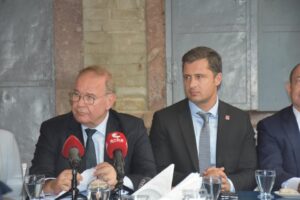 CHP Genel Başkan Yardımcısı Faik Öztrak, İzmir programı kapsamında Kemeraltı