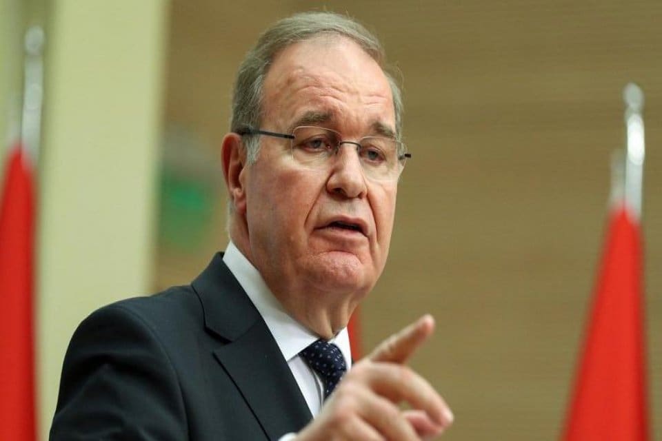 CHP S&ouml;zc&uuml;s&uuml; Faik &Ouml;ztrak, AK Parti S&ouml;zc&uuml;s&uuml; &Ouml;mer &Ccedil;elik'in İstanbul'daki