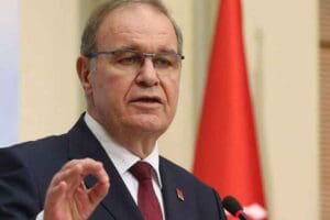 CHP S&ouml;zc&uuml;s&uuml; Faik &Ouml;ztrak, asgari &uuml;cretin a&ccedil;lık sınırının altına d&uuml;şm&uuml;ş