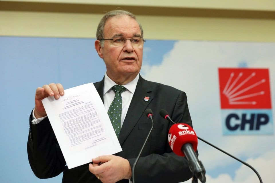 20 Aralık'ta yaşanan kur hareketliliğiyle ilgili konuşan CHP S&ouml;zc&uuml;s&uuml; &Ouml;ztrak,