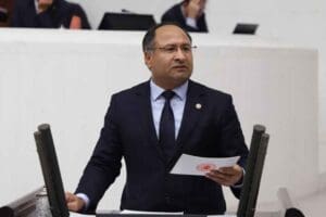 CHP İzmir Milletvekili &Ouml;zcan Pur&ccedil;u, akaryakıt fiyatlarına s&uuml;rekli zam yapılarak,