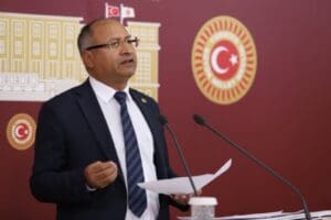 CHP İzmir Milletvekili &Ouml;zcan Pur&ccedil;u; depremzedelerin yaşadığı ve giderek b&uuml;y&uuml;yen