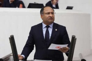 Cumhuriyet Halk Partisi (CHP) İzmir Milletvekili &Ouml;zcan Pur&ccedil;u, engelli bireylere